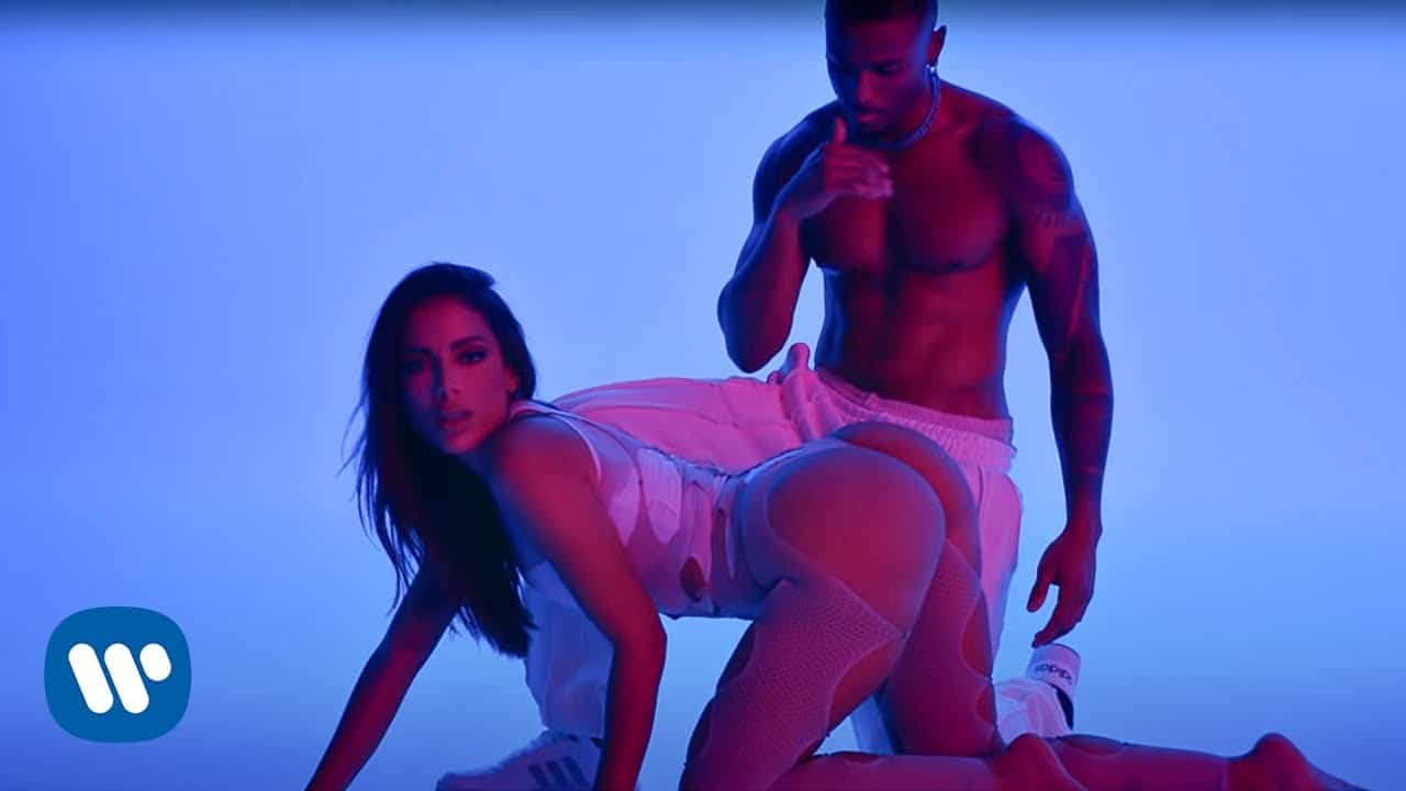 Clipe da música de Anitta "Envolver"