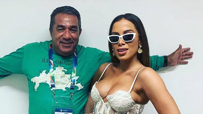 Após desabafo misterioso, Anitta expõe internação do pai (Reprodução)