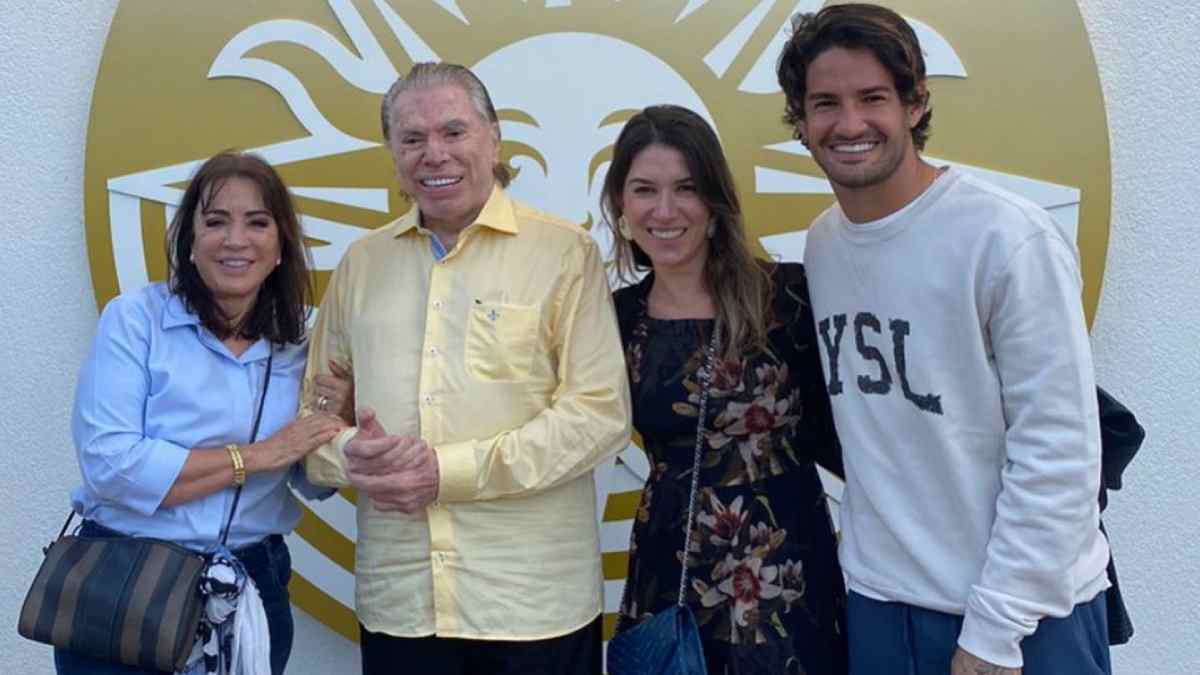 Alexandre Pato, Rebeca Abravanel, Silvio Santos e Íris Abravanel no Cirque du Soleil (Foto: Reprodução)