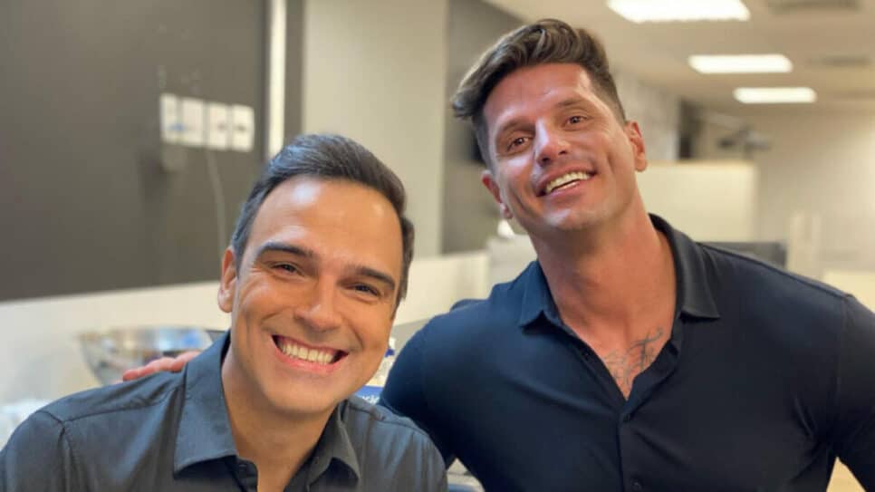 Tadeu Schmidt e Fernando Fernandes se encontram nos Estúdios Globo, Foto: Reprodução/Internet