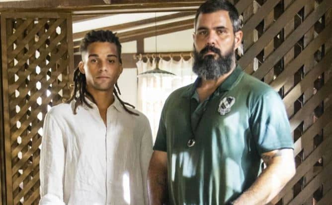 Marcelo (Lucas Leto) e Alcides (Juliano Cazarré) em Pantanal (Foto: Reprodução)