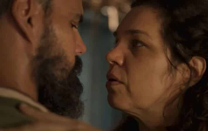 Alcides (Juliano Cazarré) e Maria Bruaca (Isabel Teixeira) em Pantanal (Foto: Reprodução)