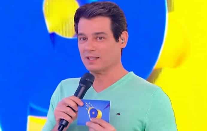 Celso Portiolli vê participantes brigarem no Domingo Legal (Foto: Reprodução)