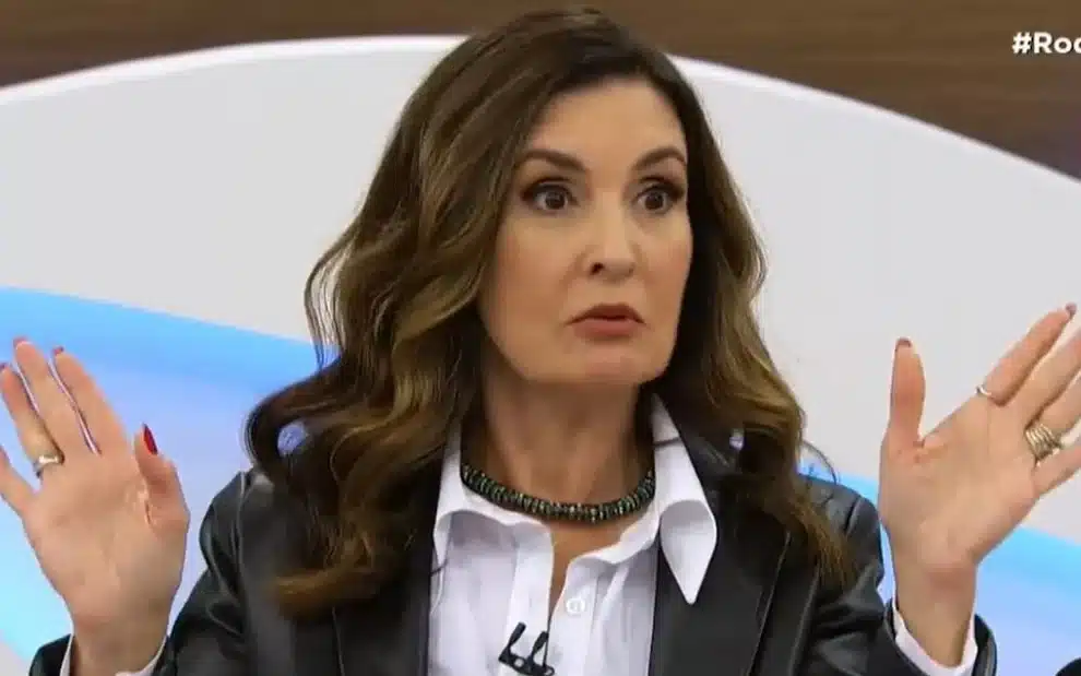 Fátima Bernardes solta o verbo e rebate críticas que sofria por faltar no Encontro: “Chateada” (Reprodução)