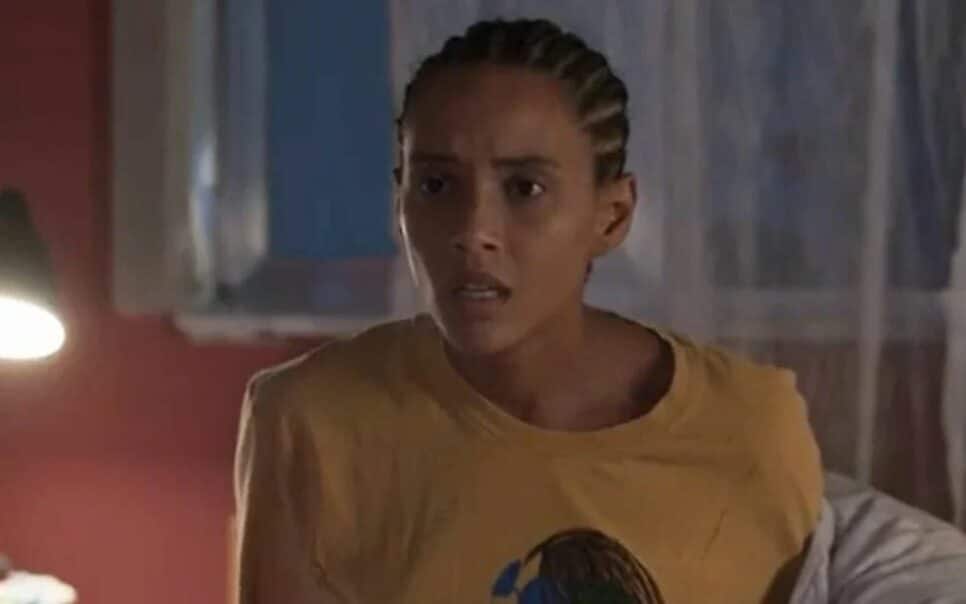 Anita chora ao contar verdade na trama da Globo (Foto: Reprodução)