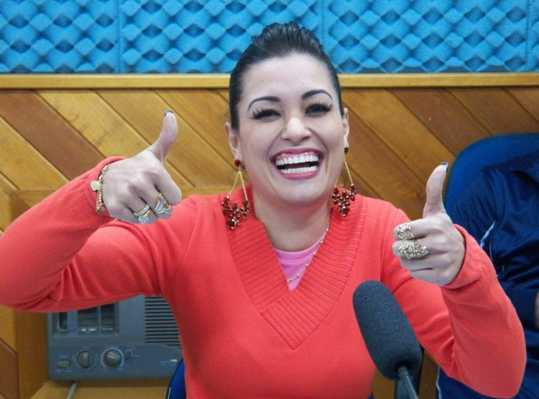 Milene Pavorô é assistente de palco de Ratinho (Foto: Reprodução)