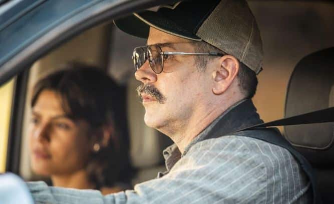 Guta (Julia Dalavia) e Tenório (Murilo Benício) em Pantanal (Foto: Reprodução)
