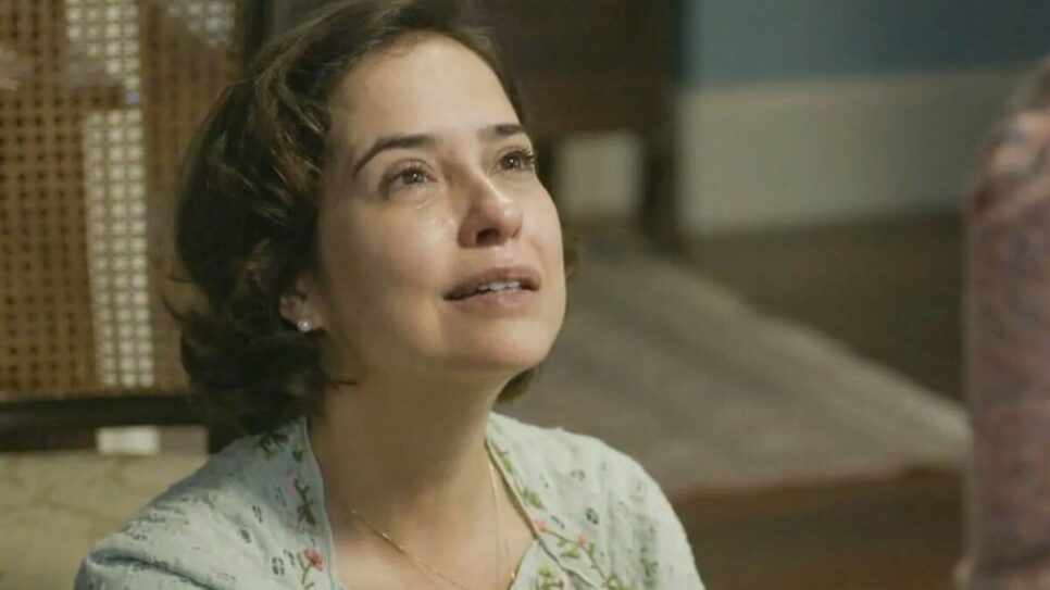 Heloísa irá se ajoelhar aos pés de Violeta para pedir perdão em Além da Ilusão, Foto: Reprodução/Internet