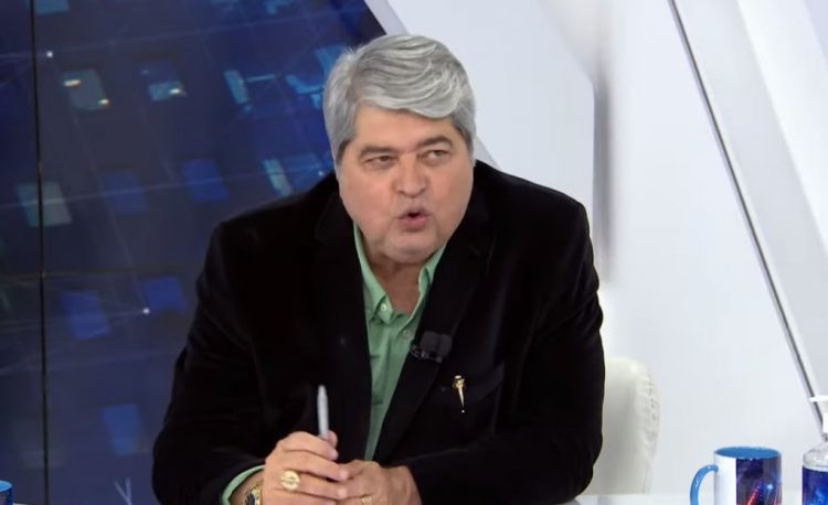 Datena quase mata famoso ao vivo, se irrita e dá bronca na equipe do Brasil Urgente: “Procurar saber” (Reprodução)