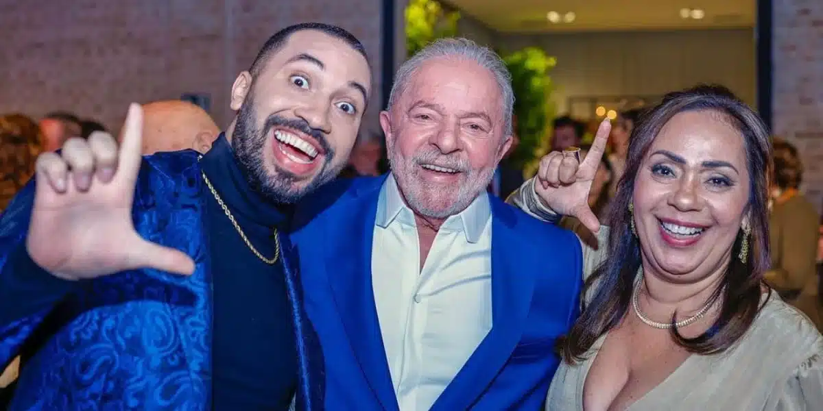 Gil do Vigor ao lado do candidato Lula e sua mãe ( Foto Reprodução)