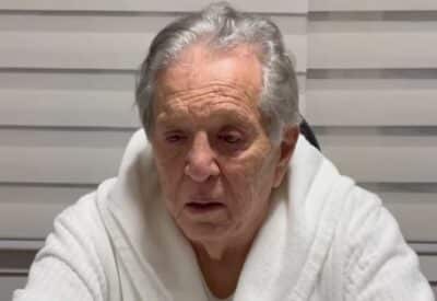 Imagem do post Carlos Alberto aos 86 anos surge totalmente abatido em vídeo sobre Jô Soares: “Nunca falei isso pra ninguém”