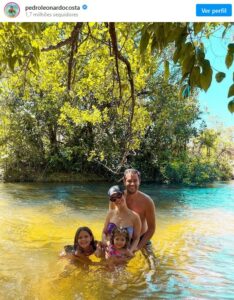 Pedro em foto raríssima ao lado da família (Foto: Reprodução / Instagram)