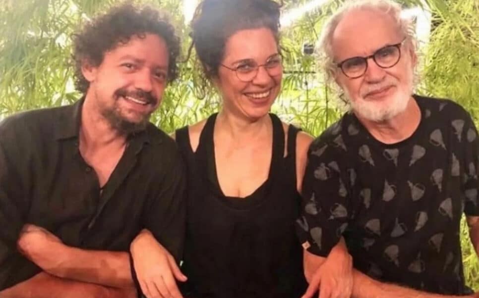 Chico Teixeira, Isabel Teixeira e Renato Teixeira; cantor se emocionou com cena da filha em Pantanal (Foto: Reprodução / Globo)