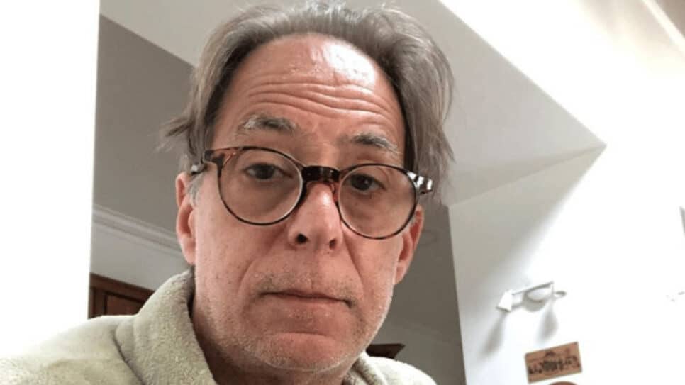 Pedro Cardoso vive em outro país e expõe esposa (Foto: Reprodução/Internet)