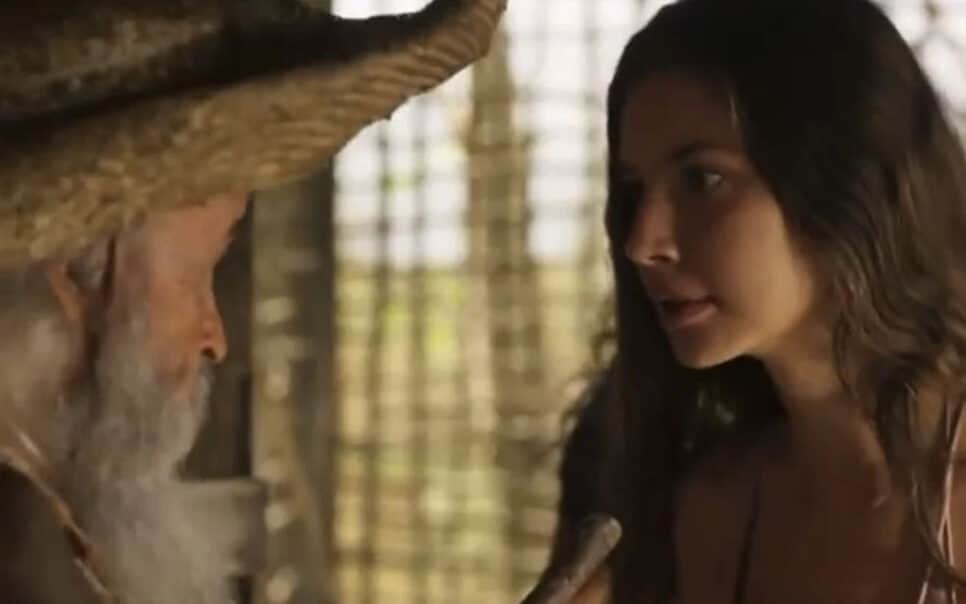 Pantanal - Velho do Rio (Osmar Prado) usa Juma (Alanis Guillen) para desmascarar morte cruel de Roberto (Cauê Campos) (Foto: Reprodução / Globo)