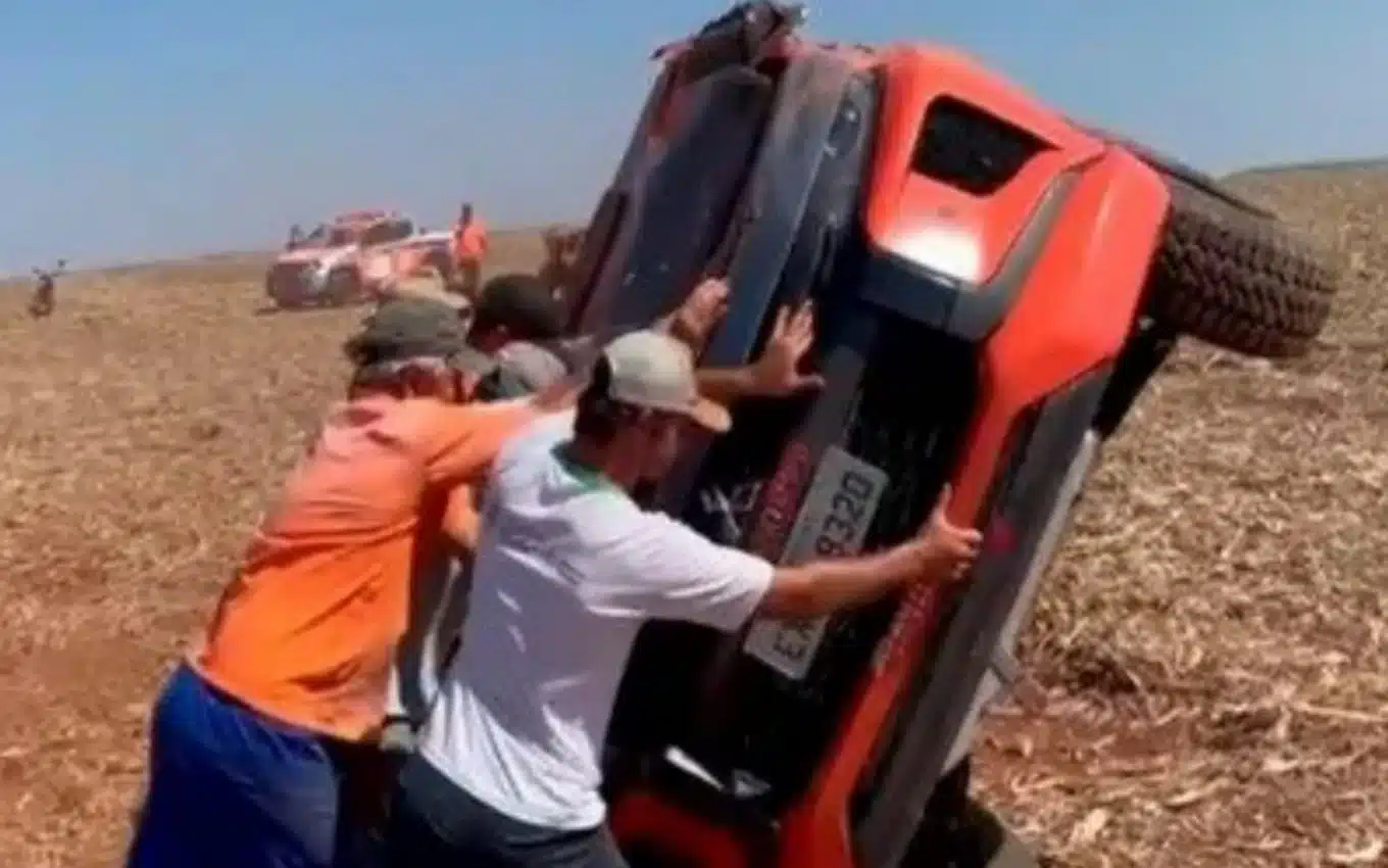 Carro de ator de Pantanal capota em rally e preocupa fãs: "Susto" (Reprodução)