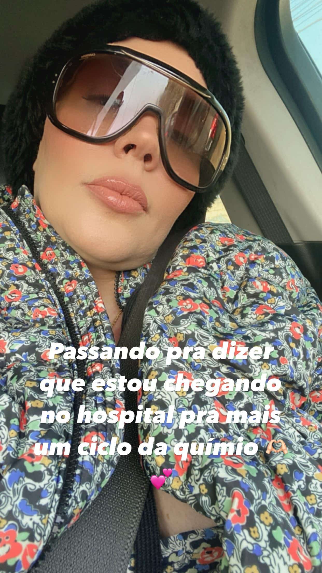 Após diagnóstico de câncer, Simony desabafa ao fazer sessão de quimioterapia: “Mais um ciclo" (Reprodução)