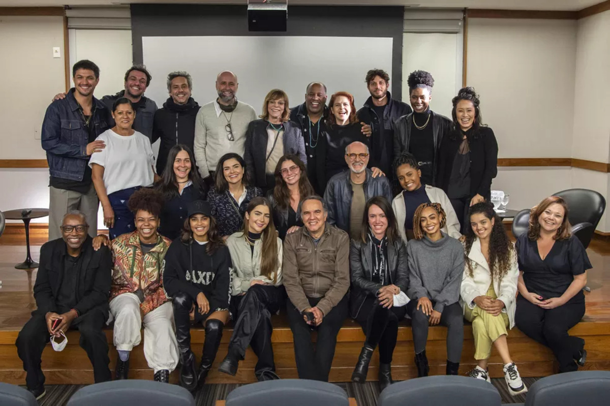 Elenco de Travessia reunido, Foto: Reprodução/Internet