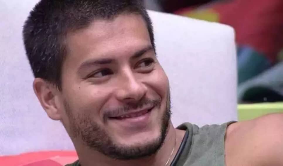 Arthur Aguiar sai da casa de Maíra Cardi e se muda para mansão