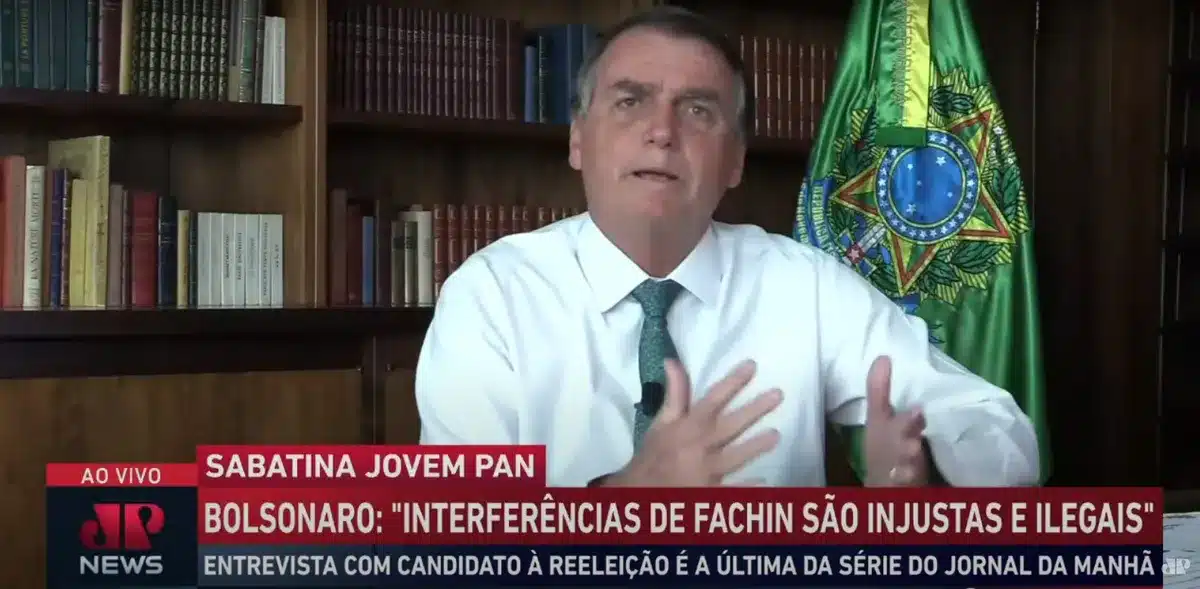 Bolsonaro se revolta com jornalista durante sabatina e dispara: “Seu marido vota em mim” (Reprodução)