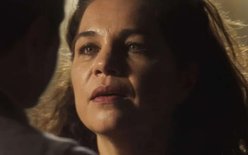 Pantanal: Maria Bruaca cansa de sofrer e vira as costas para filha , Maria Bruaca