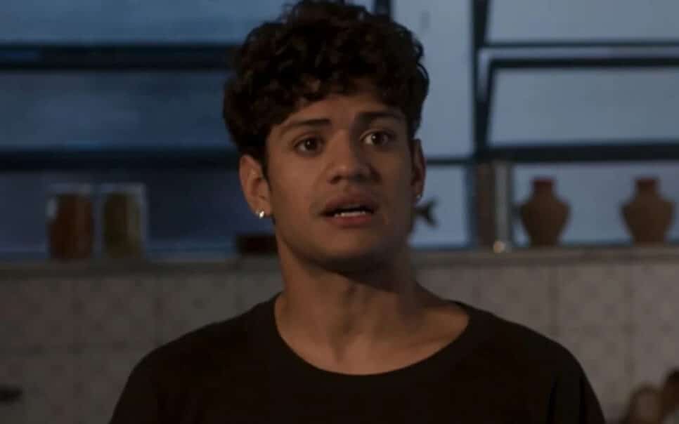 Renato (Gabriel Santana) planeja próximas vítimas da trama