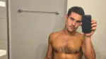 Nicolas Prattes deixa fãs babando ao publicar foto seminu: 