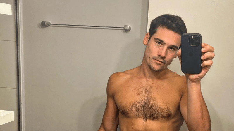 Nicolas Prattes deixa fãs babando ao publicar foto seminu: "Gostoso é pouco!" (Reprodução)