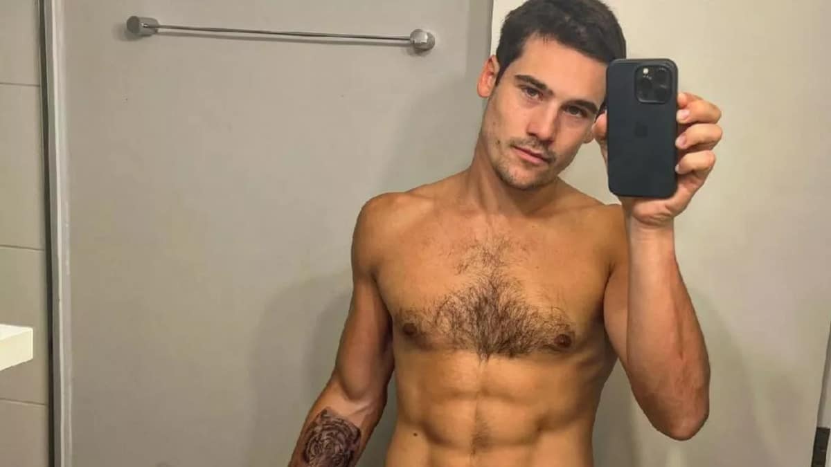 Nicolas Prattes arranca elogios com selfie sem camisa nas redes sociais, Foto: Reprodução/Internet