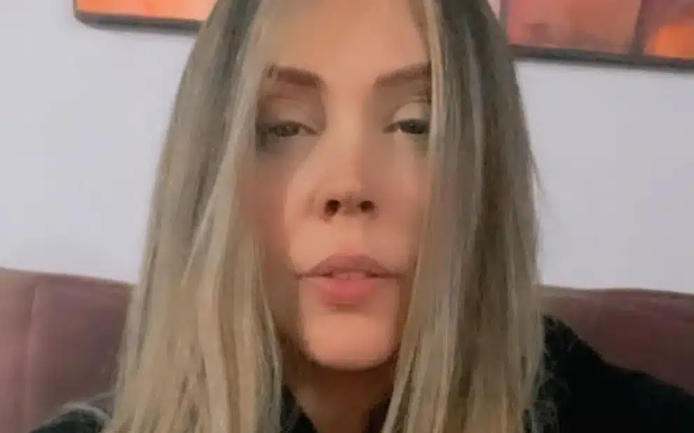 Lutando contra o câncer, Simony desabafa e sofre com a perda de cabelo: “Triste” (Reprodução)