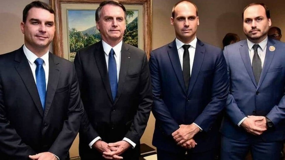 Jair Bolsonaro e seus filhos (Foto Reprodução)