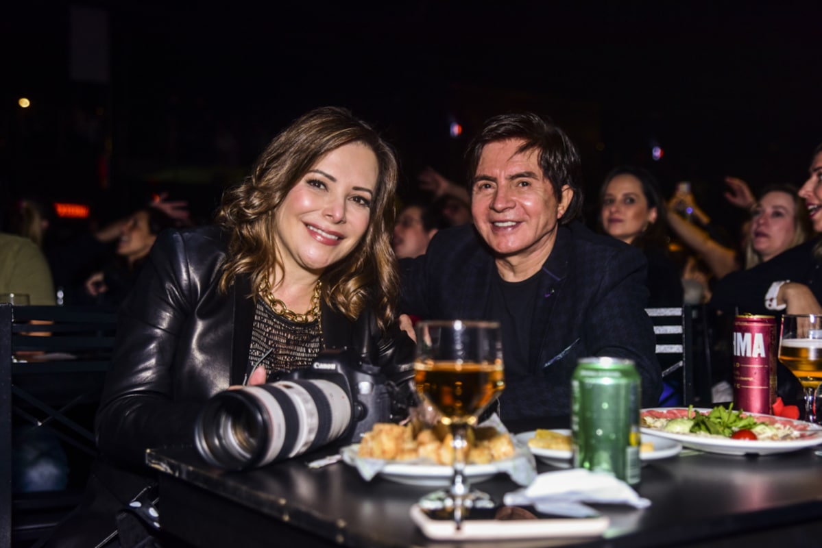 Noely e Xororó assistem ao show da filha 