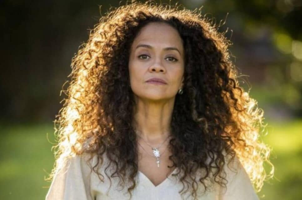 Reviravolta em Pantanal - Zuleica (Aline Borges) abandona a vida de "Bruaca", enterra Tenório (Murilo Benício) e se torna grande empresária (Foto: Reprodução / Globo)