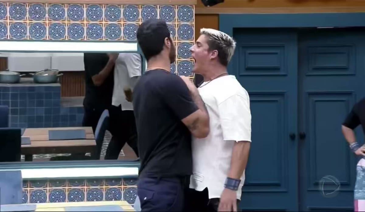 Momento da briga entre Shayan e Tiago em "A Fazenda 14" (Foto Reprodução/Internet)