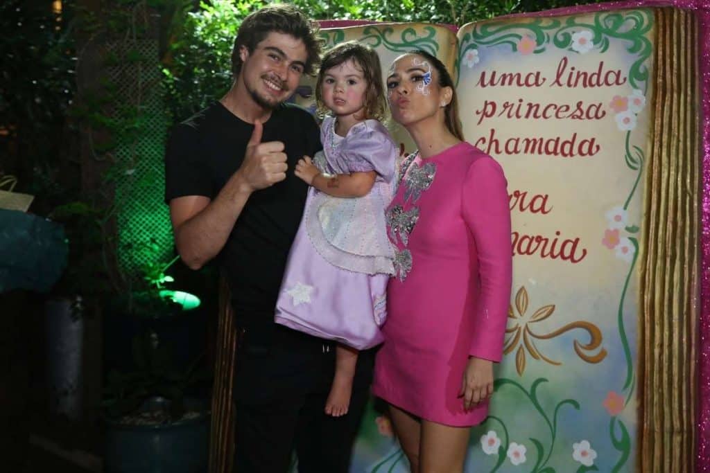 Tatá Werneck, Rafael Vitti e a filha Maria Clara (Foto Reprodução/Internet)