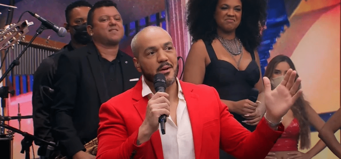 O famoso cantor não se abalou e foi na Band à pedido de Faustão (Foto: Reprodução)