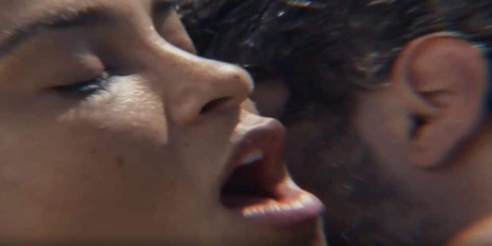Ari faz sexo no mar com Brisa em travessia (Foto reprodução internet)