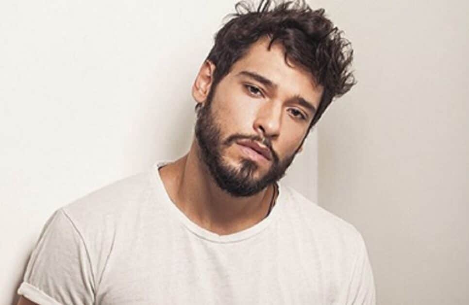 Bruno Fagundes é detonado após assumir namoro com homem