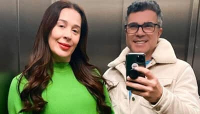 Claudia Raia posou ao lado de Jarbas Homem de Mello no espelho de um elevador (Foto: Reprodução / Instagram)