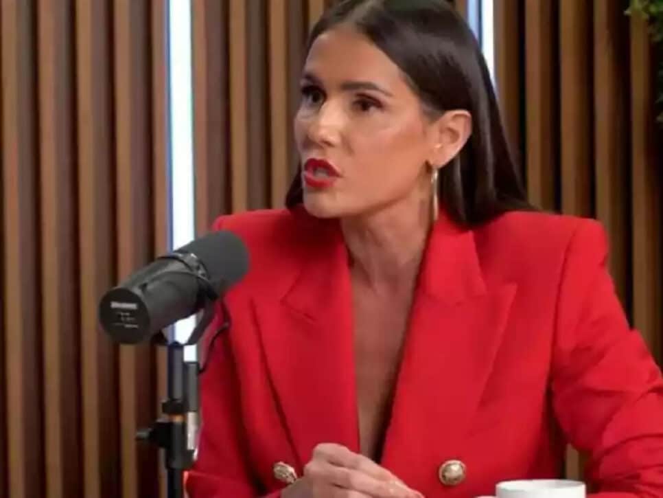 Deborah Secco abre o jogo sobre relacionamento (Foto: Reprodução/Youtube)
