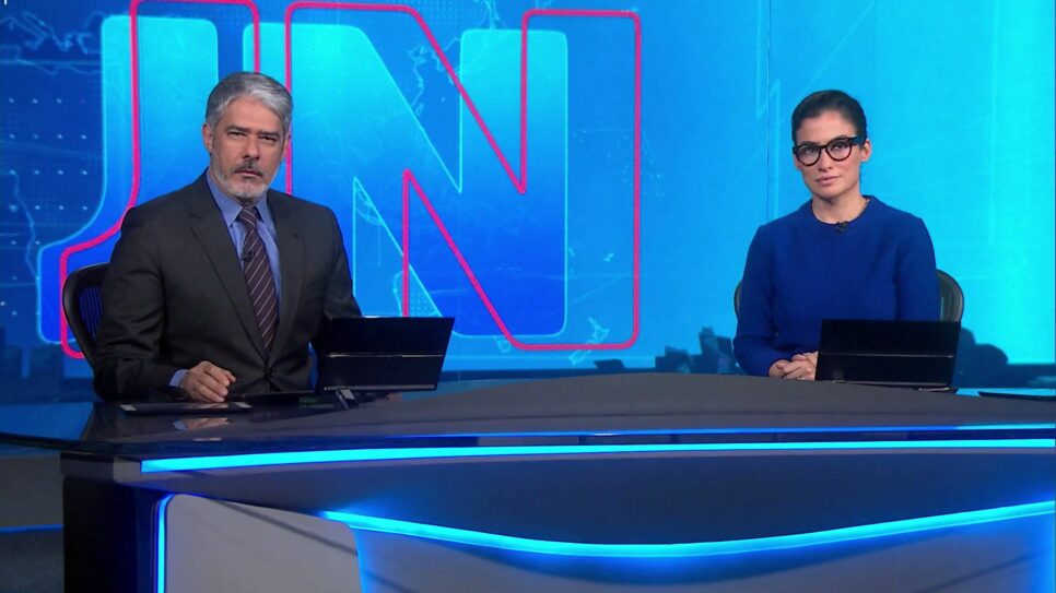 William Bonner e Renata Vasconcellos iniciam o Jornal Nacional com notícia de embrulhar o estômago (Foto: Reprodução / Globo)