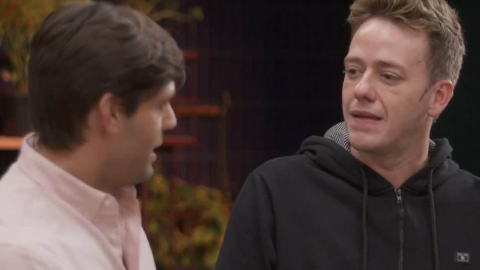 Cara e Coragem: Público se surpreende com beijo gay na novela
