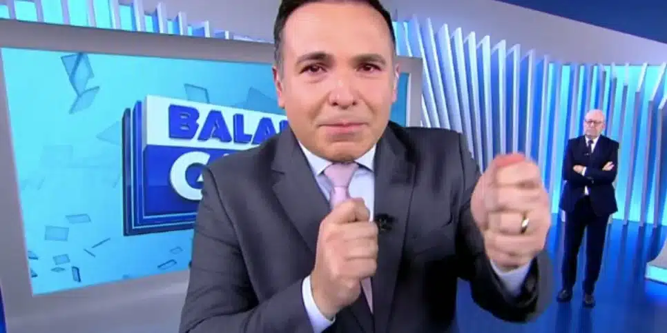 Reinaldo Gottino noticia acidente de famoso do SBT (Foto: Reprodução)