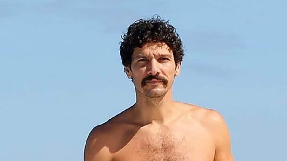 Eterno Tibério, Guito exibe corpão sarado sem camiseta e atiça fãs: "Ô, lá em casa". Foto: Reprodução/Internet