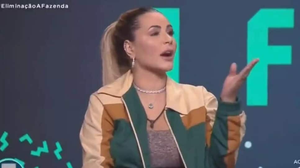 Solange Bezerra conta em live que foi barrada ao tentar tirar Deolane de A Fazenda (Imagem Reprodução Internet)