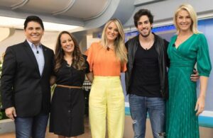 Genro de Faustão Julinho Casares com o elenco do Hoje em Dia, na Record TV (Foto: Reprodução / Record TV)