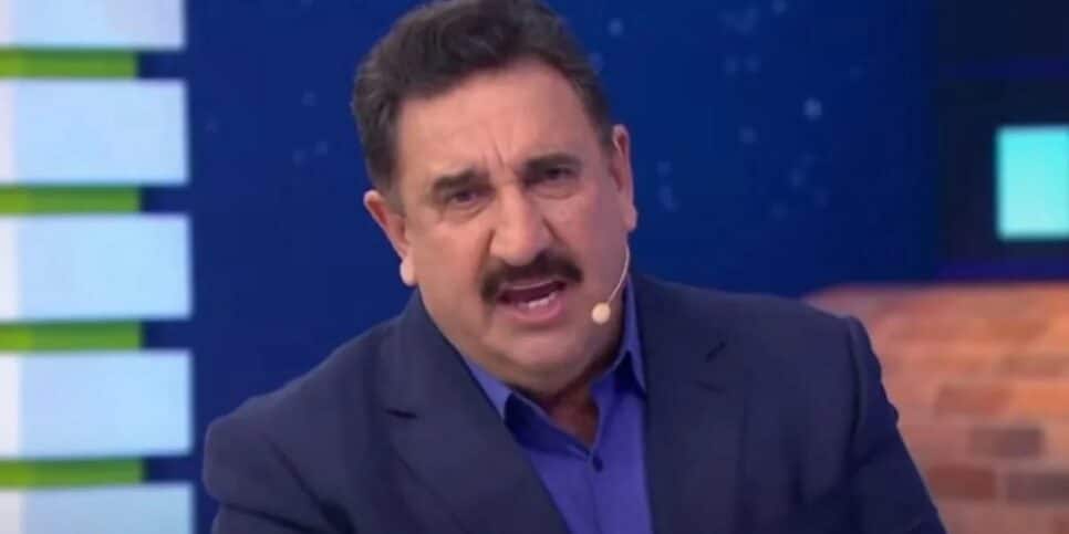 Ratinho perdeu seu braço direito no SBT (Foto: Reprodução)