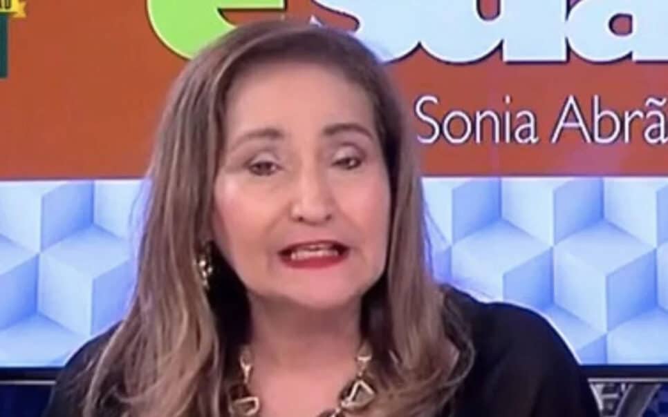 Sonia Abrão não escondeu tristeza e expôs pedido de ajuda (Foto: Reprodução)