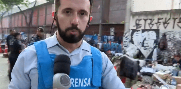 Repórter do Cidade Alerta mostra prisão ao vivo no programa da Record (Foto: Reprodução)