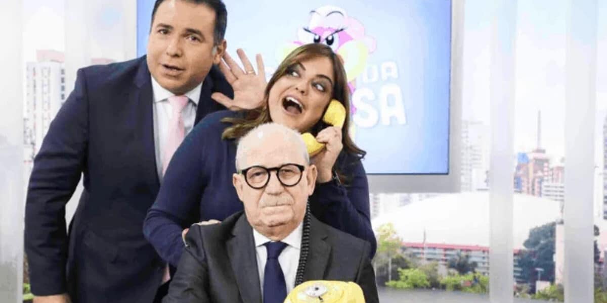 Reinaldo Gottino, Fabíola Reipert, Renato Lombardi e a cobra Judite fazem parte de A Hora da Venenosa do Balanço Geral da Record (Foto: Reprodução)